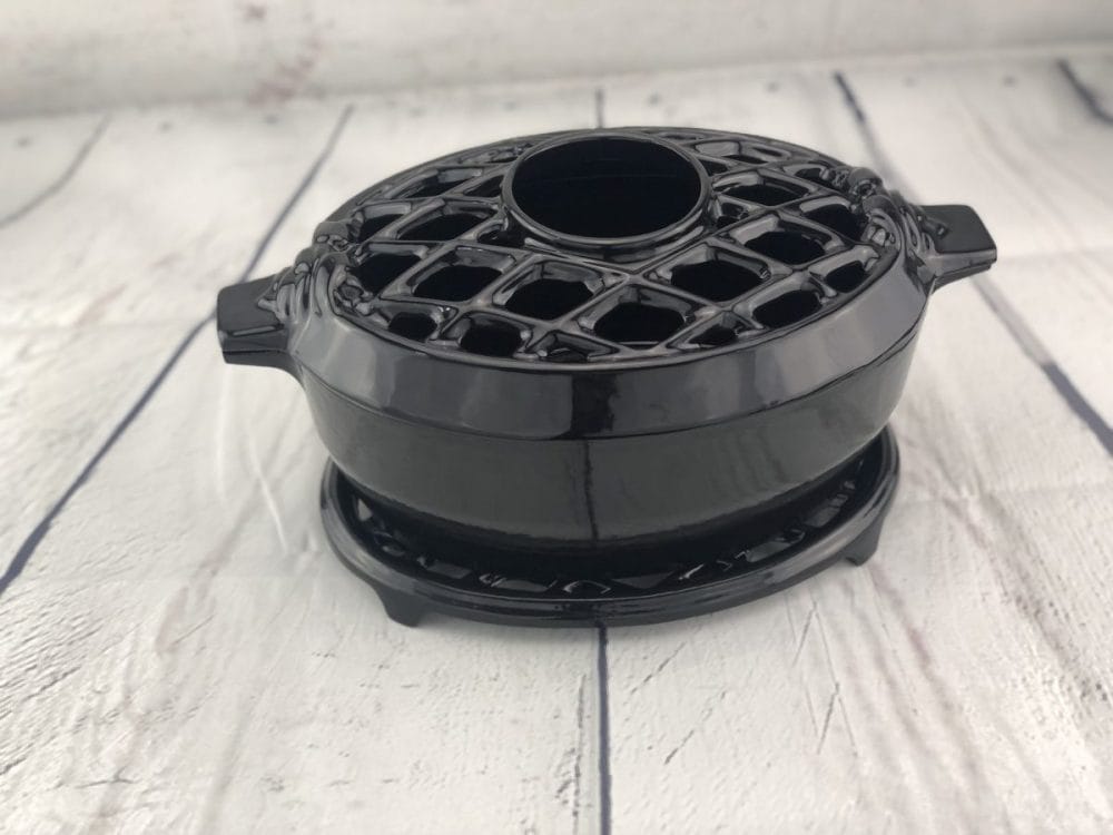 Jet Black Lattice Steamer on matching Jet Black Trivet